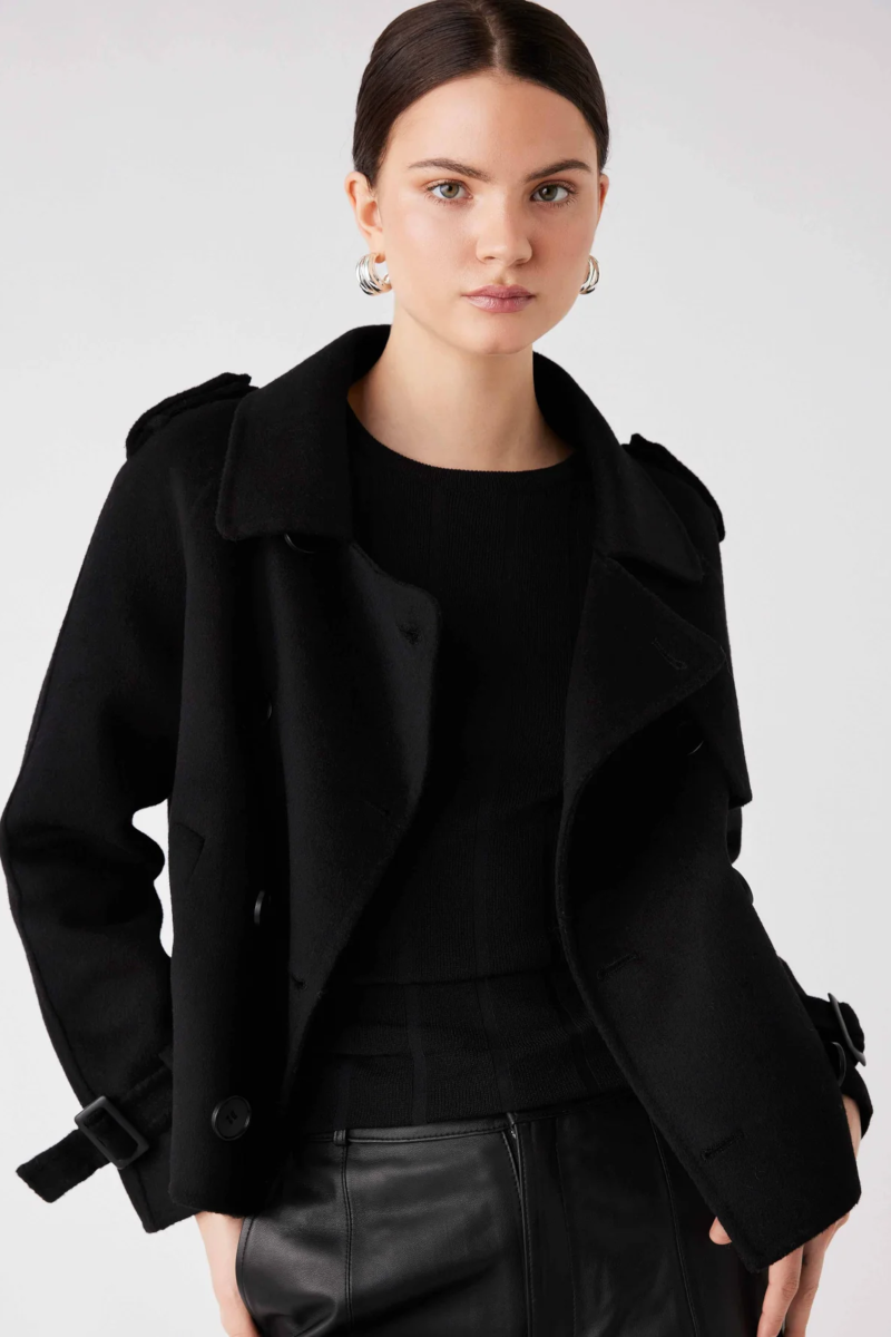 Esmaee - Virtual Cropped Trench Black