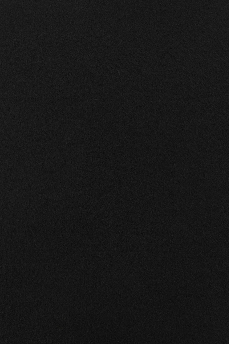 Esmaee - Virtual Cropped Trench Black